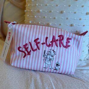 Stoney Clover Lane Eloise at the Plaza Self-Care Eloise Stripes Pouchette 02